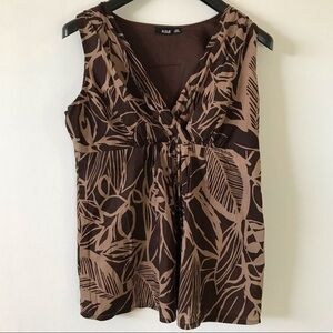 A.N.A. Woman’s large printed sleeveless pullover, pleated